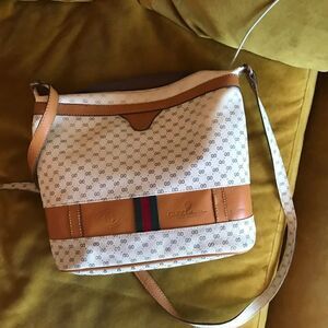 Gucci vintage cross body bag, clean inside